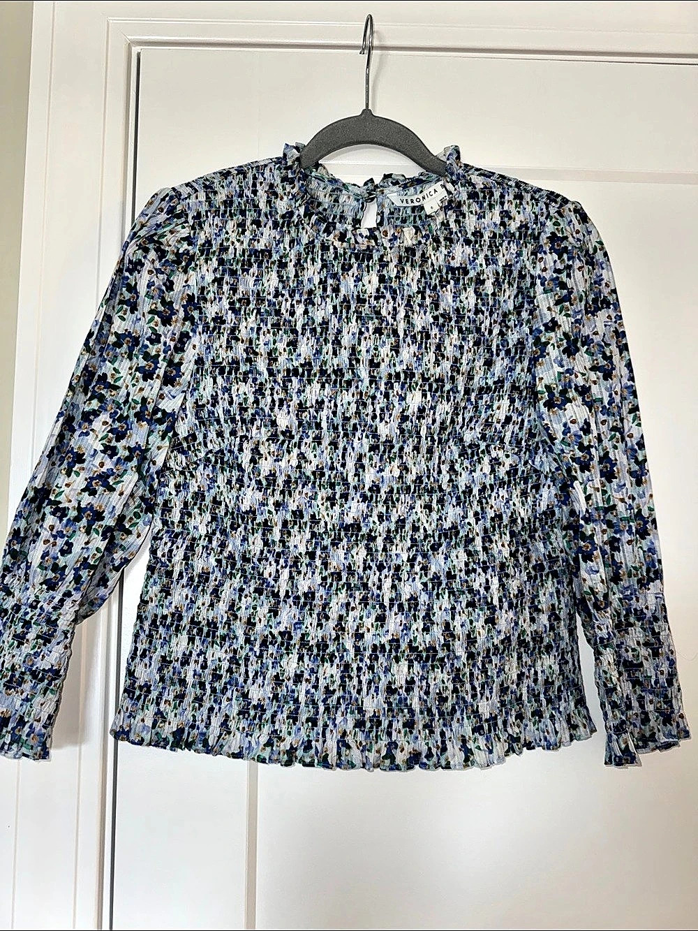 Veronica Beard Kali Floral Smocked Top Blue & White Size 6 Like New
